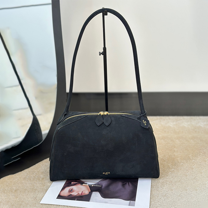 alaïa le bouledogue structured shoulder handbag